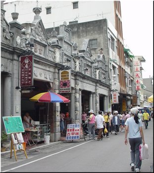 02 Meiimei in the street.JPG