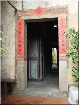 13 The left entrance door into the main hall.JPG