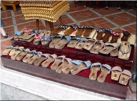 04 A clogs store.JPG