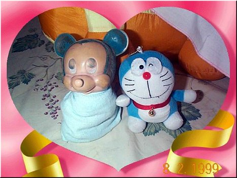 08-04 01 Meimei's favorite dolls -- Mickey and Doraemon.jpg