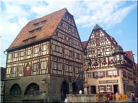 08-06 02 City hall square of Rothenburg, Germany.jpg