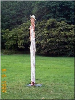 08-06 04 An artistic sculpture in Baden-Baden, Germany.jpg