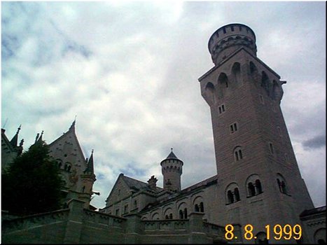 08-08 01 The Neuschwanstein Castle in Germany.jpg