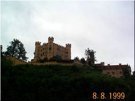 08-08 02 Old swan castle (Hohenschwangau) in Neuswanstein, Germany.jpg