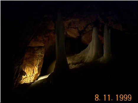 08-11 02 A scene of Dachsteinhohle ice cave in Austria.jpg