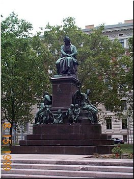 08-15 05 Beethoven Statue seen in downtown Vienna, Austria.jpg