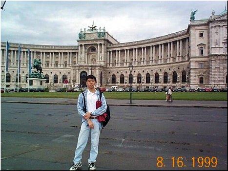 08-16 01 In front of Imperial Palace in Vienna, Austria.jpg