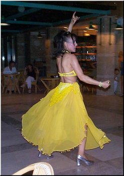 23 Belly show seen in Polat Thermal Hotel.jpg