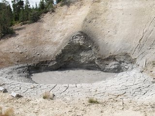 04-06-4 Mud Volcano area --- the vocano itself