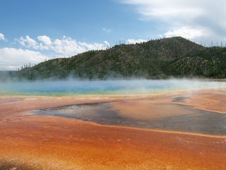 04-11-6 Midway Geyser Basin --- one more clearer look
