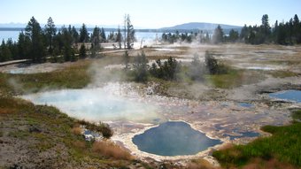 05-02-1 West Thumb Geyser Basin --- scene 1