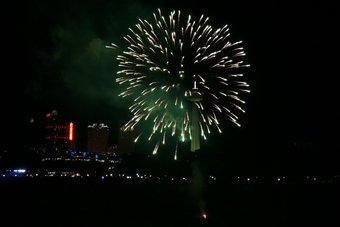 08-05-1 Fireworks over the falls 1