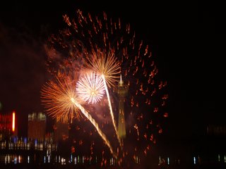 08-05-2 Fireworks over the falls 2