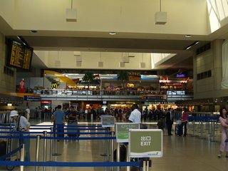 12-01-1 At LA  Airport (joining the tour group again)