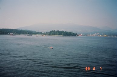 Canada 1993 --- Vancouver (Day 14) - Downtown Strolling - 06 A look at the port water.jpg