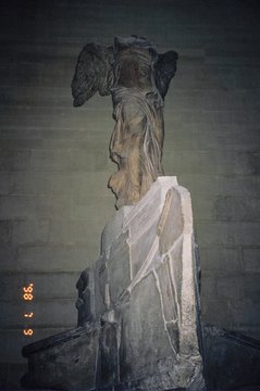 France 1998---D02-01-03 Victory of Samothrace Marble in Louvre Museum around 190 BC.jpg