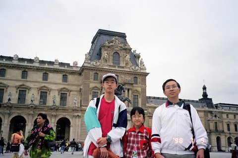 France 1998---D02-01-05 Papa joined to take a picture.jpg