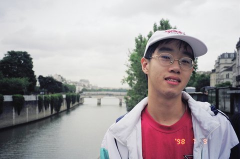 France 1998---D02-05-03 Hsin-Mu against Seine River.jpg