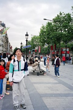 France 1998---D02-06-02 Hsin-Mu at Champs-Elysees Avenue.jpg