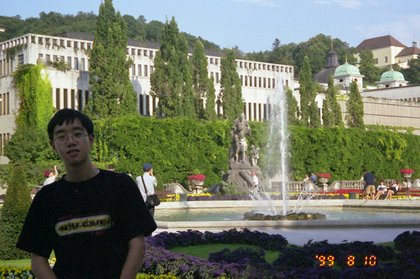 Austria 1999---08-09D 07 The fountain from another direction.jpg