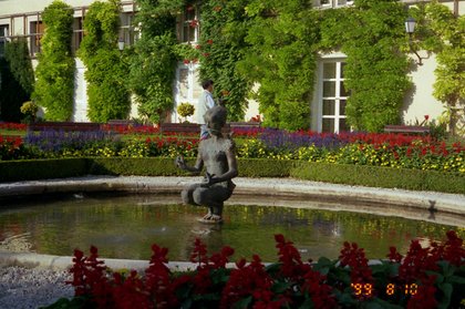 Austria 1999---08-09D 09 A cute sculpture.jpg