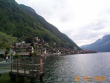Austria 1999---08-10A 01 A view of Hallstatt, Austria.jpg
