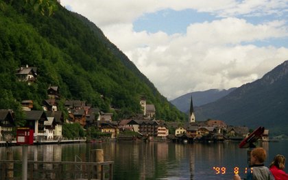 Austria 1999---08-10A2 21 A view of Hallstatt from the lake side.jpg