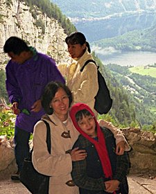 Austria 1999---08-11A 05 Cute Meimei at Mamma's side.jpg