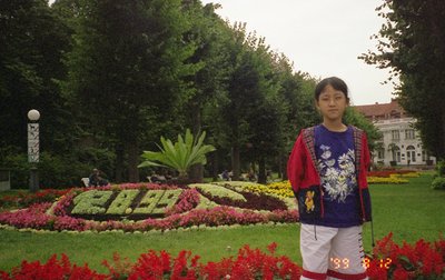 Czech 1999---09-01 02 Meimei took a picture there.jpg