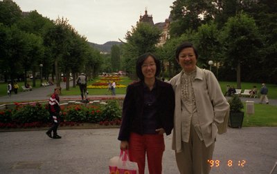 Czech 1999---09-01 03 Mamma and Teacher Huang.jpg