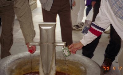 Czech 1999---09-01 08 We used a pot to take the spring water.jpg