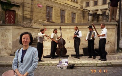 Czech 1999---10-02 04 Mamma at the band.jpg