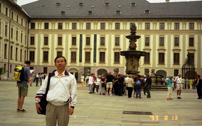 Czech 1999---10-02 10 The square inside the castle.jpg