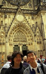 Czech 1999---10-02 19 Hsin-Mu and Kao outside the cathedral.jpg