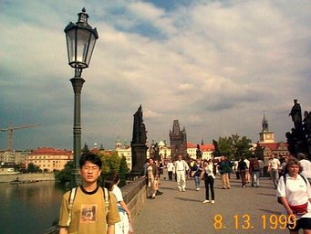 Czech 1999---10-03 11 Hsin-Han on the Bridge in another direction.jpg