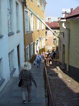 Estonia 2002---D1-01 04 Walking on a long narrow street down to the lower down for lunch.jpg