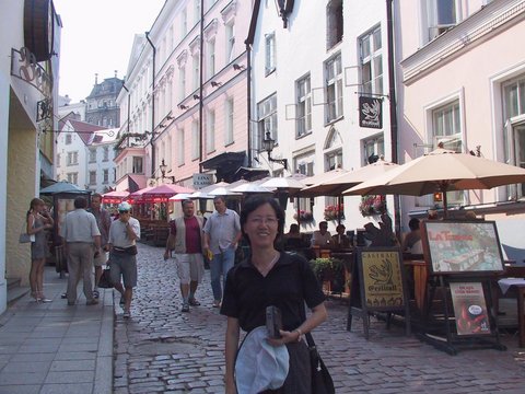 Estonia 2002---D1-02 01 On the way to Town Hall Square through lanes with coffee shops.jpg
