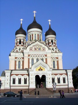 Estonia 2002---D1-04 01 Front view of Orthodox Alexander Nevsky Cathedral, Tallinn, Estonia.jpg