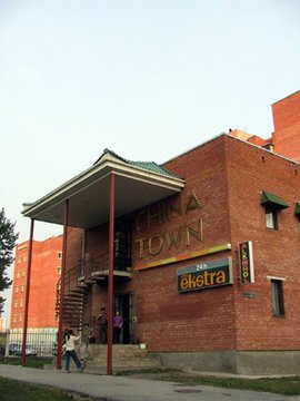 Estonia 2002---D1-04 05 Had dinner in a Chinese restaurant.jpg