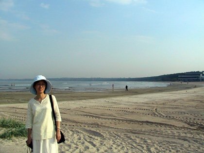 Estonia 2002---D2-01 01 Easy strolling at the beach of Pirita.jpg