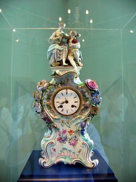 Estonia 2002---D2-02 03 Pretty colorful porcelain clock.jpg