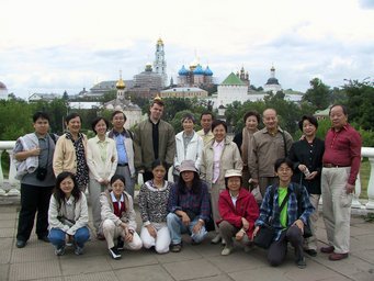 A1--05 Tour group at Trinity_St. Sergius Monastery, Golden Ring, Russia.JPG