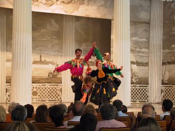 B4--01 Folk dances, St. Petersburg, Russia.jpg