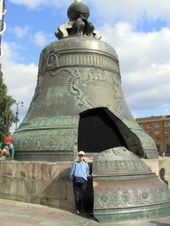 D1--07 Tsar Bell  (world's largest but never used) in Kremlin, Moscow, Russia.JPG