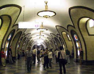 D2--02 Metro Stations in Moscow, Russia.jpg