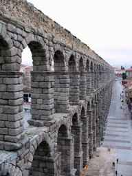 Spain 2002 - 09---2_7_Segovia - aqueduct --- 02 A lateral view.JPG