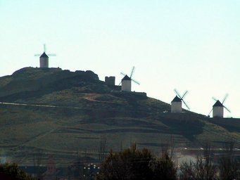 Spain 2002 - 16---2_8_Rest Area & Windmills --- 11 A closer look at the wind mills.jpg