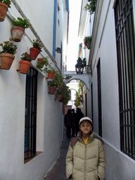 Spain 2002 - 18---2_9_Cordoba - Flower Street --- 01 Meimei in a typical lane of Cordoba.JPG