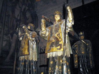 Spain 2002 - 21---2_9_Seville Cathedral - views --- 13 Four kings and queens raising the coffin of Columbus (courtesy of Dr. Lan).JPG