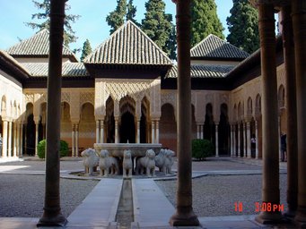 Spain 2002 - 27---2_10_Alhambra - views --- 03 Another Moor-style courtyard (courtesy of Prof. Chang).jpg